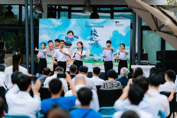 钱掌柜配资 中老友谊主题纪录片《校长的心愿》在老挝展映